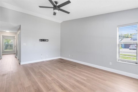 House in Oviedo, Florida 3 bedrooms, 104.52 sq.m. № 1916084 - photo 14