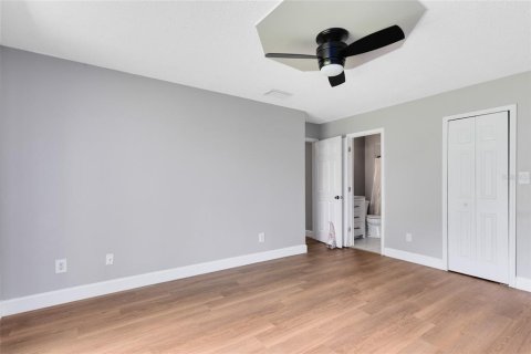 House in Oviedo, Florida 3 bedrooms, 104.52 sq.m. № 1916084 - photo 18