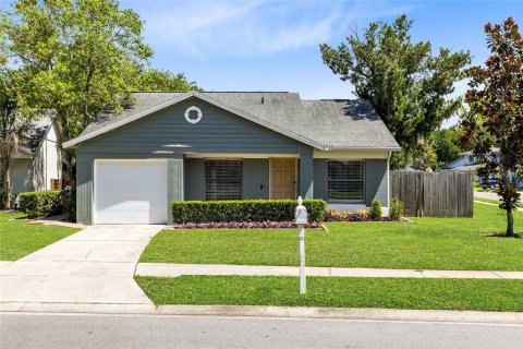 House in Oviedo, Florida 3 bedrooms, 104.52 sq.m. № 1916084 - photo 2