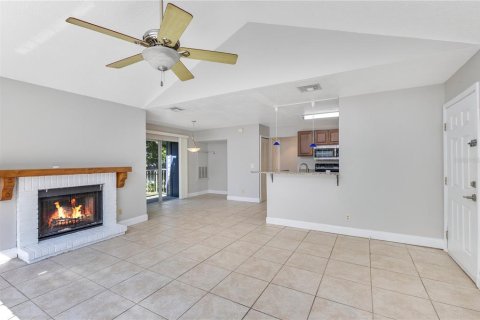 Condo in Lake Mary, Florida, 2 bedrooms  № 1856011 - photo 8