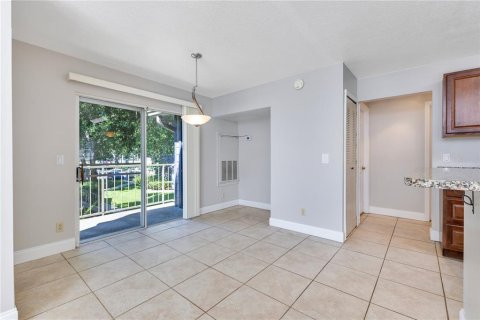 Condo in Lake Mary, Florida, 2 bedrooms  № 1856011 - photo 11