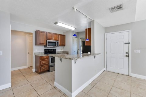 Condo in Lake Mary, Florida, 2 bedrooms  № 1856011 - photo 12