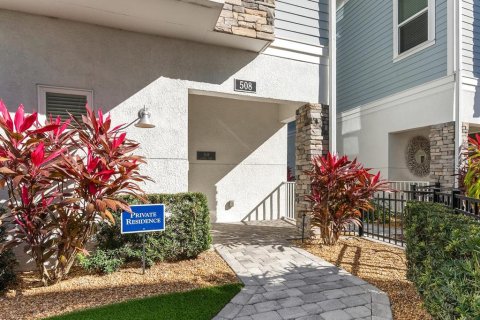 Townhouse in Sarasota, Florida 3 bedrooms, 225.1 sq.m. № 2402743 - photo 3
