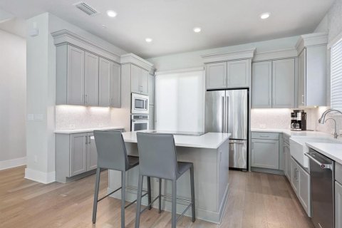 Townhouse in Sarasota, Florida 3 bedrooms, 225.1 sq.m. № 2402743 - photo 13