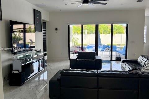 House in Miramar, Florida 4 bedrooms, 337.89 sq.m. № 1952904 - photo 5