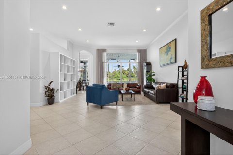 House in Weston, Florida 5 bedrooms, 364.08 sq.m. № 2063648 - photo 23