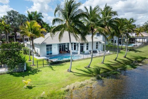 House in Weston, Florida 5 bedrooms, 364.08 sq.m. № 2063648 - photo 8