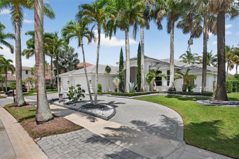 House in Weston, Florida 5 bedrooms, 364.08 sq.m. № 2063648 - photo 6