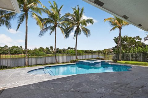 House in Weston, Florida 5 bedrooms, 364.08 sq.m. № 2063648 - photo 14