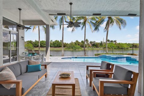 House in Weston, Florida 5 bedrooms, 364.08 sq.m. № 2063648 - photo 18