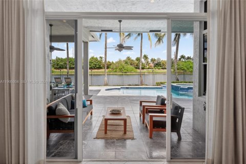 House in Weston, Florida 5 bedrooms, 364.08 sq.m. № 2063648 - photo 26
