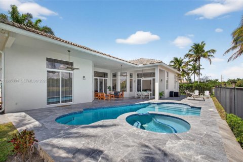 House in Weston, Florida 5 bedrooms, 364.08 sq.m. № 2063648 - photo 12