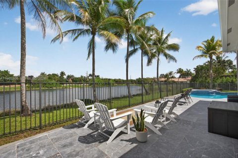 House in Weston, Florida 5 bedrooms, 364.08 sq.m. № 2063648 - photo 16