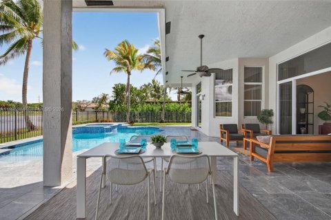 House in Weston, Florida 5 bedrooms, 364.08 sq.m. № 2063648 - photo 17