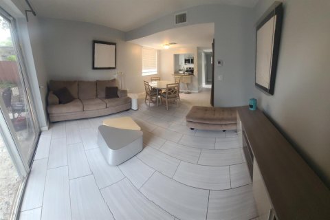 Townhouse in North Miami Beach, Florida 2 bedrooms, 90.58 sq.m. № 2268248 - photo 3