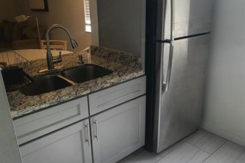 Townhouse in North Miami Beach, Florida 2 bedrooms, 90.58 sq.m. № 2268248 - photo 7