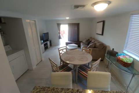 Townhouse in North Miami Beach, Florida 2 bedrooms, 90.58 sq.m. № 2268248