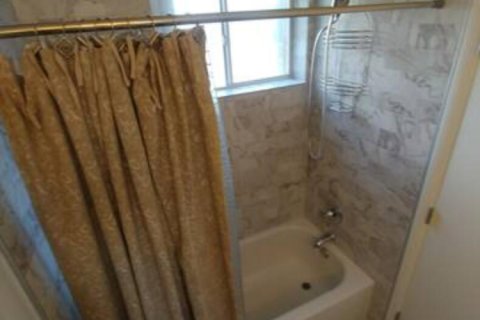 Townhouse in North Miami Beach, Florida 2 bedrooms, 90.58 sq.m. № 2268248 - photo 14