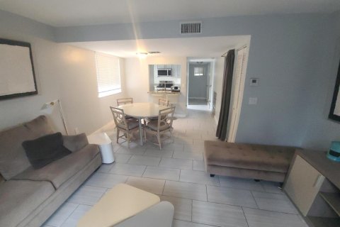 Townhouse in North Miami Beach, Florida 2 bedrooms, 90.58 sq.m. № 2268248 - photo 2