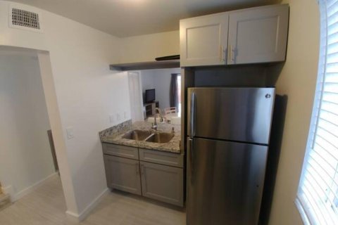 Townhouse in North Miami Beach, Florida 2 bedrooms, 90.58 sq.m. № 2268248 - photo 6