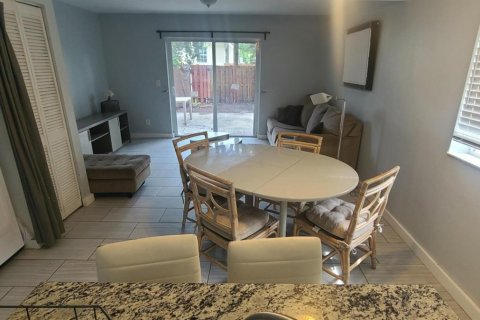 Townhouse in North Miami Beach, Florida 2 bedrooms, 90.58 sq.m. № 2268248 - photo 4