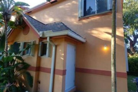 Townhouse in North Miami Beach, Florida 2 bedrooms, 90.58 sq.m. № 2268248 - photo 16