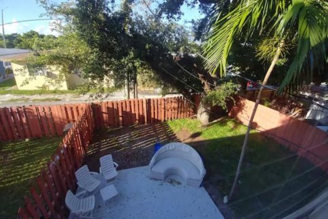 Townhouse in North Miami Beach, Florida 2 bedrooms, 90.58 sq.m. № 2268248 - photo 9