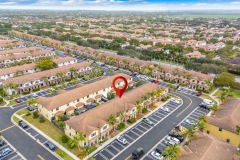 Купить таунхаус в Хомстед, Флорида 3 спальни, 130.25м2, № 2008613 - фото 18