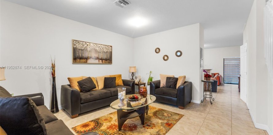 Таунхаус в Хомстед, Флорида 3 спальни, 130.25м2 № 2008613