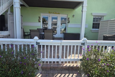 Condo in Saint Petersburg, Florida, 2 bedrooms № 2210729