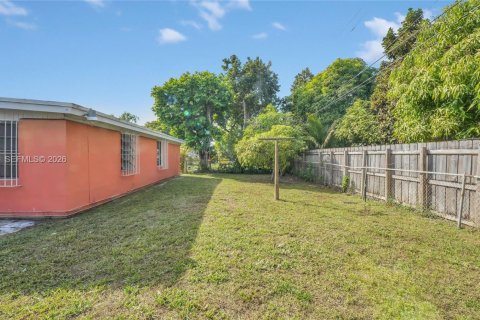 Casa en alquiler en Miami Gardens, Florida, 3 dormitorios, 169.36 m2 № 2010951 - foto 6