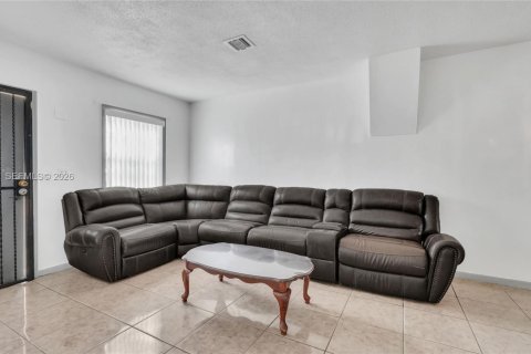 Casa en alquiler en Miami Gardens, Florida, 3 dormitorios, 169.36 m2 № 2010951 - foto 10