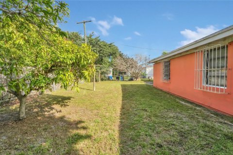 Casa en alquiler en Miami Gardens, Florida, 3 dormitorios, 169.36 m2 № 2010951 - foto 4