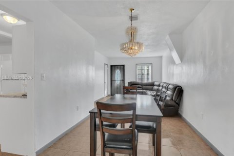 Casa en alquiler en Miami Gardens, Florida, 3 dormitorios, 169.36 m2 № 2010951 - foto 19