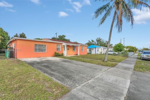Casa en Miami Gardens, Florida 3 dormitorios, 169.36 m2 № 2010951