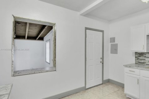 Casa en alquiler en Miami Gardens, Florida, 3 dormitorios, 169.36 m2 № 2010951 - foto 12