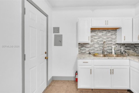 Casa en alquiler en Miami Gardens, Florida, 3 dormitorios, 169.36 m2 № 2010951 - foto 14