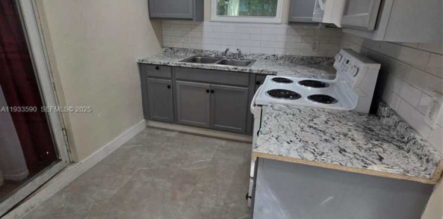 Коммерческая недвижимость в Мирамар, Флорида 1 спальня, 107.95м2 № 1991325