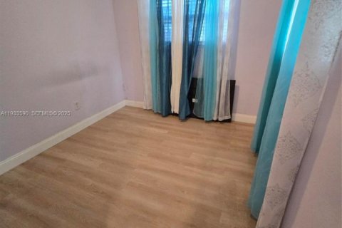 Снять в аренду коммерческую недвижимость в Мирамар, Флорида 1 спальня, 107.95м2, № 1991325 - фото 4