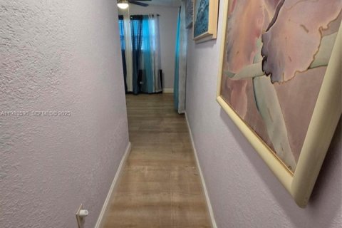 Снять в аренду коммерческую недвижимость в Мирамар, Флорида 1 спальня, 107.95м2, № 1991325 - фото 3