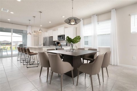 House in Davenport, Florida 5 bedrooms, 248.89 sq.m. № 1550531 - photo 6