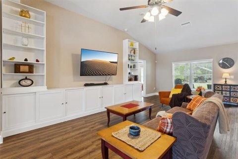 Villa ou maison à vendre à Weeki Wachee, Floride: 4 chambres, 216.09 m2 № 2273200 - photo 10
