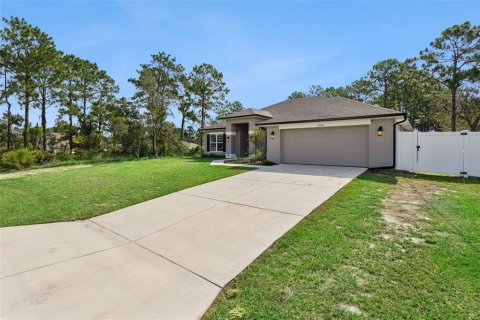 Villa ou maison à vendre à Weeki Wachee, Floride: 4 chambres, 216.09 m2 № 2273200 - photo 2