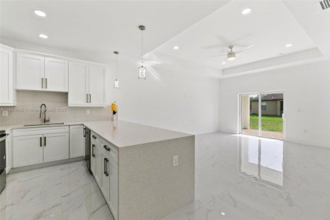 House in Lehigh Acres, Florida 3 bedrooms № 1836573 - photo 6