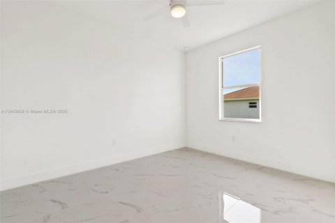 House in Lehigh Acres, Florida 3 bedrooms № 1836573 - photo 11
