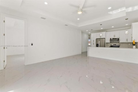House in Lehigh Acres, Florida 3 bedrooms № 1836573 - photo 12