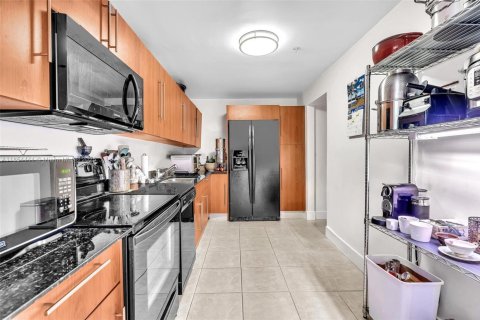 Condo in Hollywood, Florida, 1 bedroom  № 1872684 - photo 6