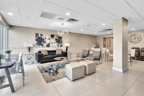 Condo in Hollywood, Florida, 1 bedroom  № 1872684 - photo 21