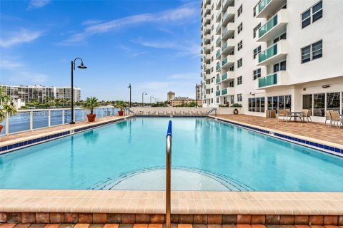 Condo in Hollywood, Florida, 1 bedroom  № 1872684 - photo 23