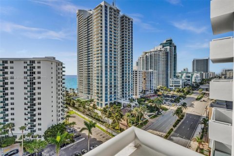 Condo in Hollywood, Florida, 1 bedroom  № 1872684 - photo 27